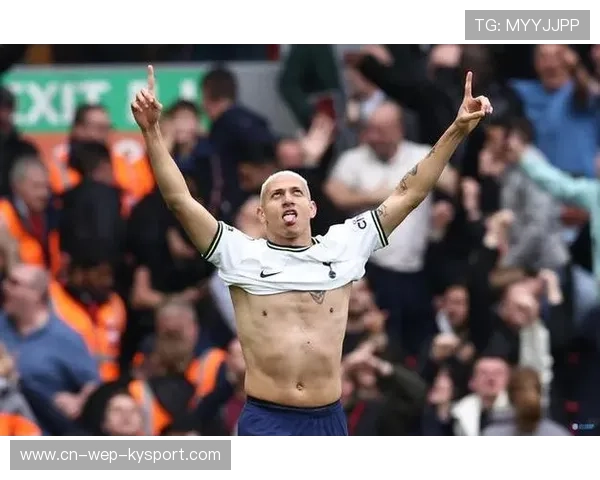 埃弗顿理查利森中路射门得手，比赛转折点出现